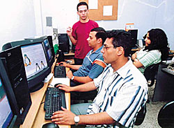 Eglug's GNU/Linux Courses in Action